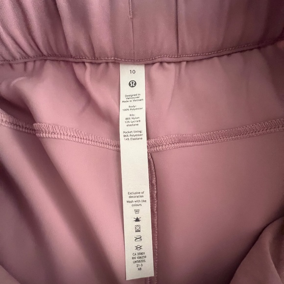 Lululemon On the Fly Joggers. NWOT - Picture 6 of 7